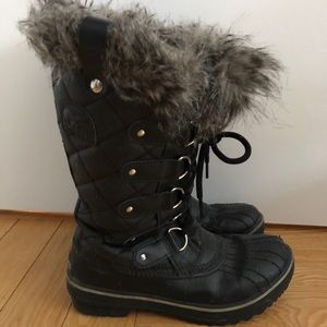 Sorel women’s winter boots, Tofino style